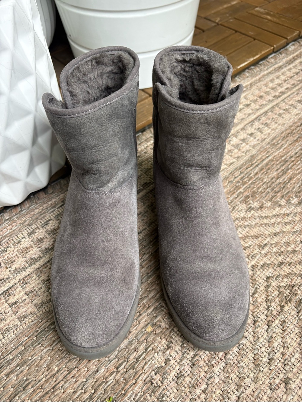 UGG Women's Short Suede Boots - Gray